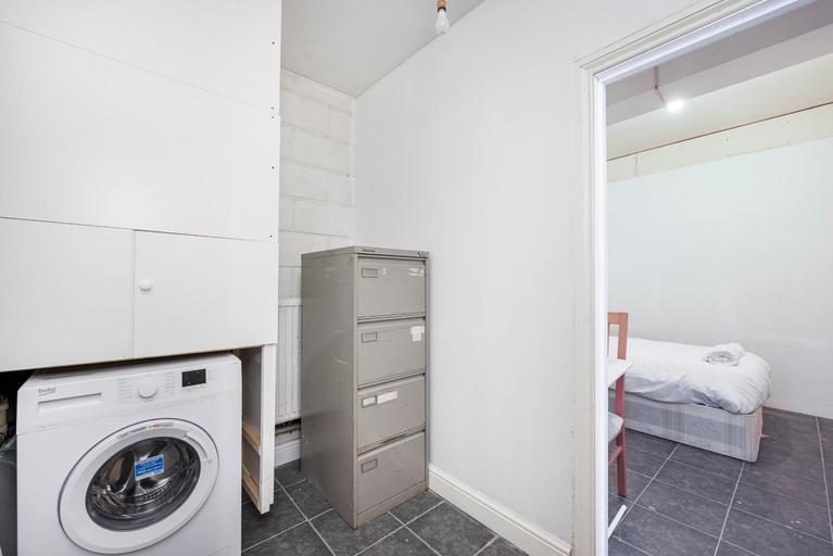 4, 6 Bedroom Larger group House with Parking Corringham Stanford Le Hope, Thurrock