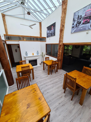 Food & Drinks, Bird Songs Getaway Accommodation, E. Gippsland - Orbost