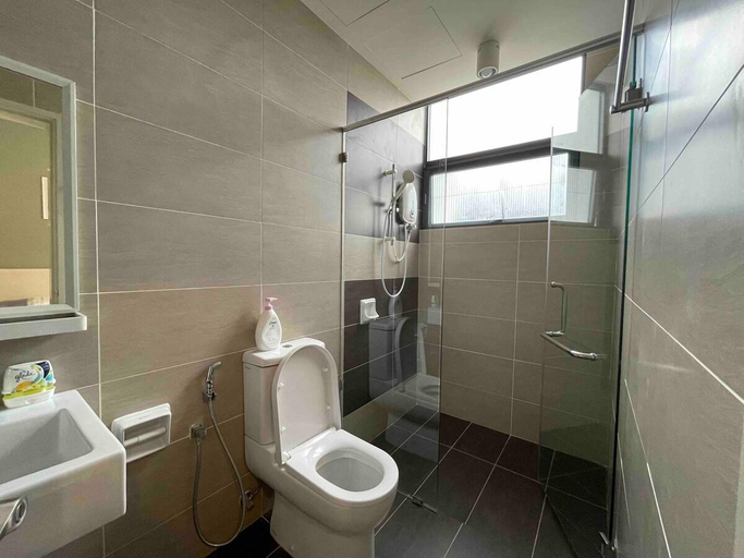 Bathroom 11
