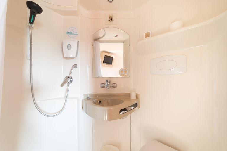Bathroom 4, Premiere Classe Maubeuge, Nord