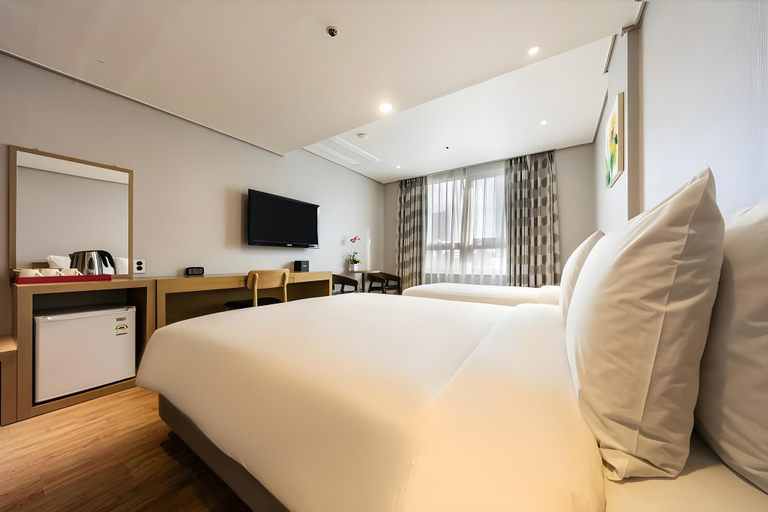 Bedroom 12