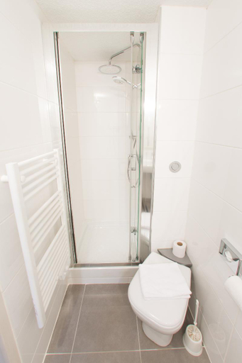 Bathroom 3, Hotel Acadie Eragny, Val-d'Oise