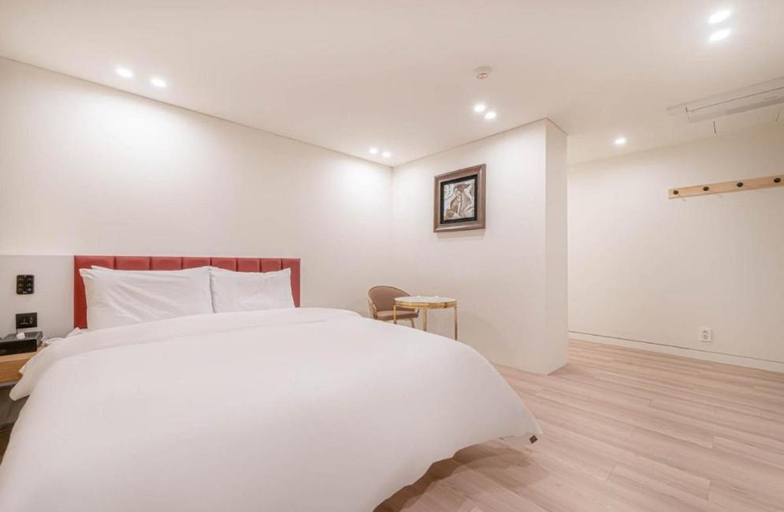 Bedroom 2, H.moment Hotel Yeonsan, Yeonje