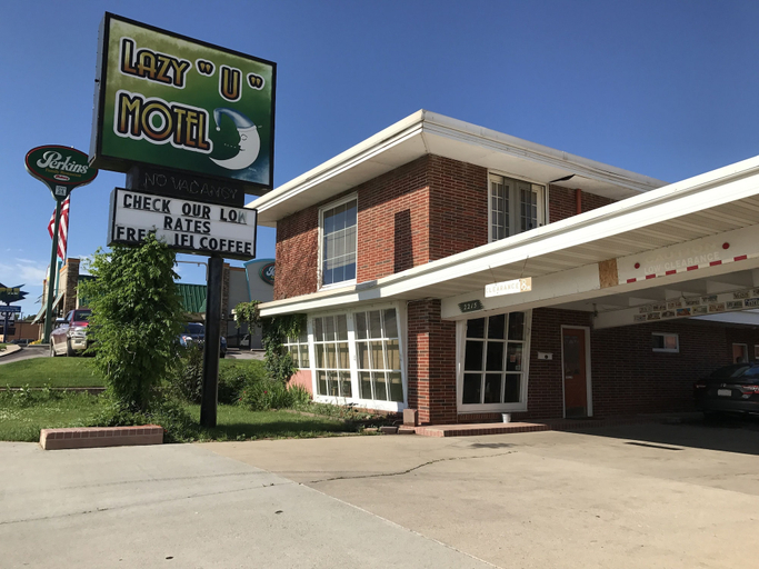 Exterior & Views 2, Lazy U Motel, Pennington