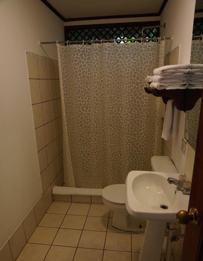 Bathroom 4, La Quinta Sarapiqui Lodge, Sarapiquí