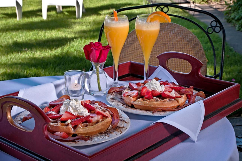 Food & Drinks 5, Cozy Rose Inn, Yakima