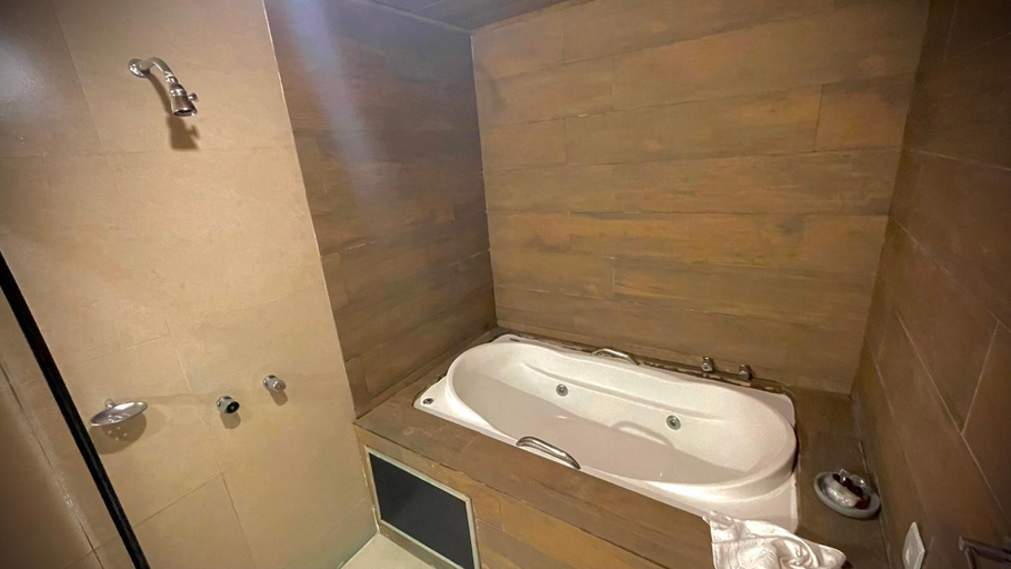 Bathroom 4, Alive Eco Hut, Camanducaia