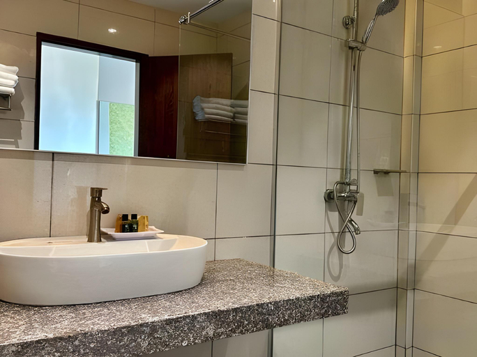 Bathroom 15