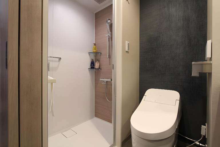 Bathroom 18