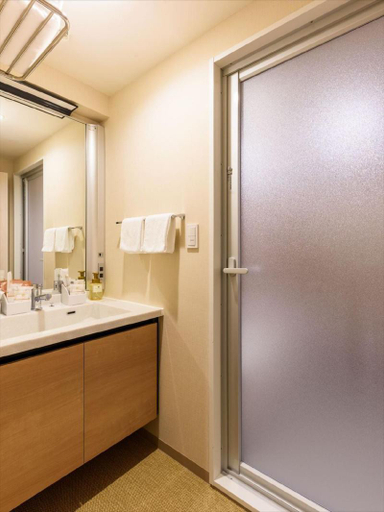 Bathroom 13