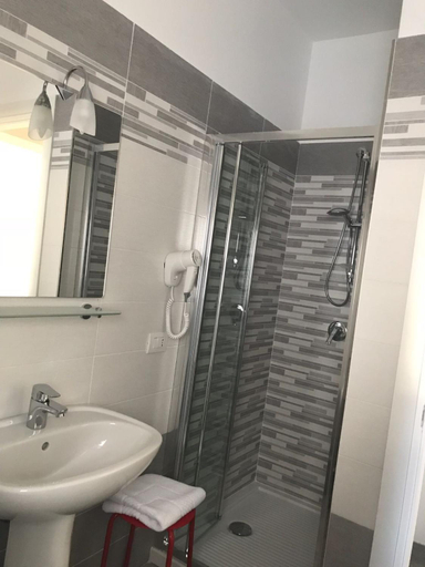 Bathroom 2, Bed & Breakfast Oltrepo, Pavia
