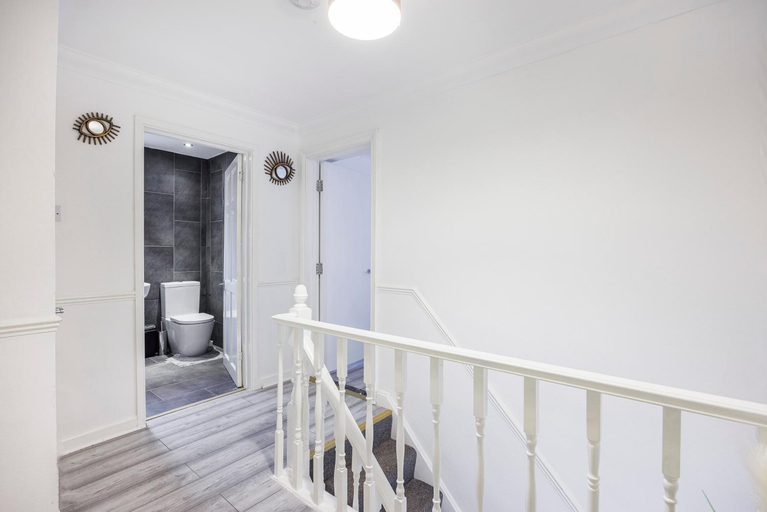 Bathroom 2, 6 Bedroom Larger group House with Parking Corringham Stanford Le Hope, Thurrock