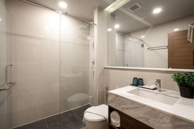 Bathroom 13