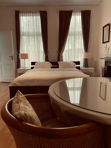Others 3, Bed and Breakfast Always Good, Utrecht