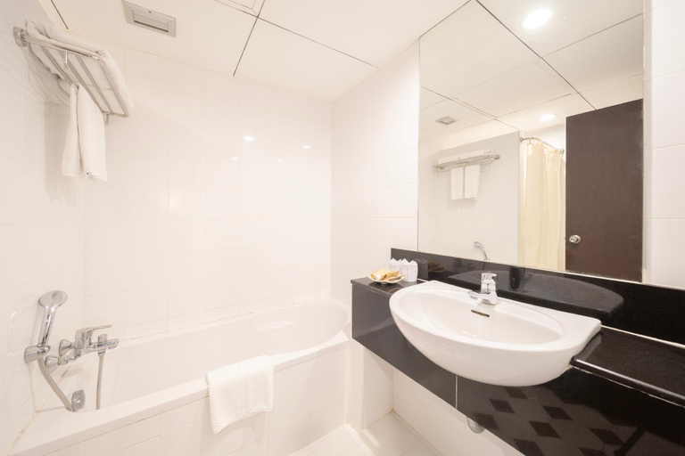 Bathroom 4, Golden Crown Grand Hotel, Hat Yai