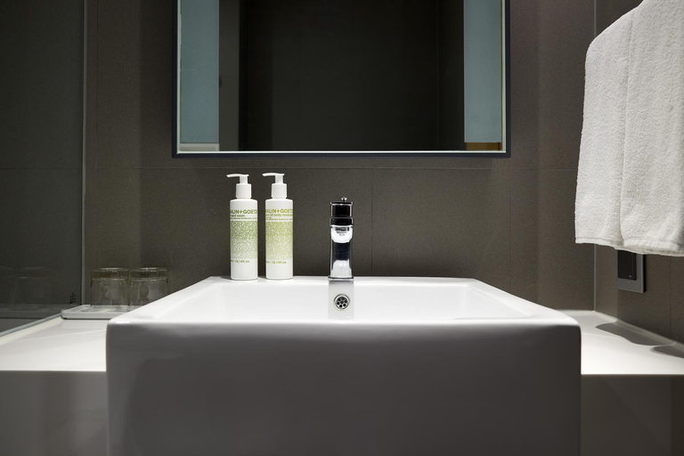 Bathroom 7