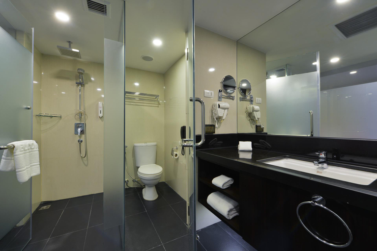 Bathroom 12