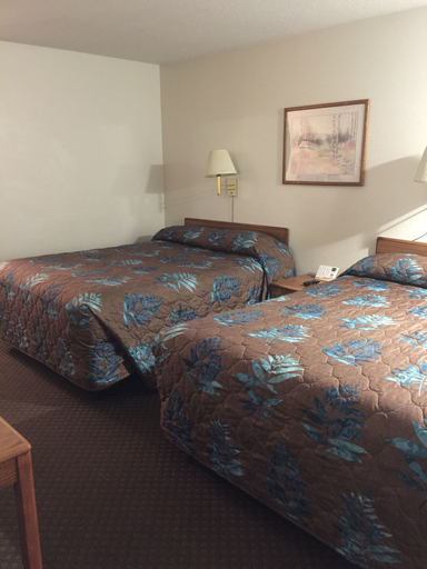 Bedroom 3, Lazy U Motel, Pennington