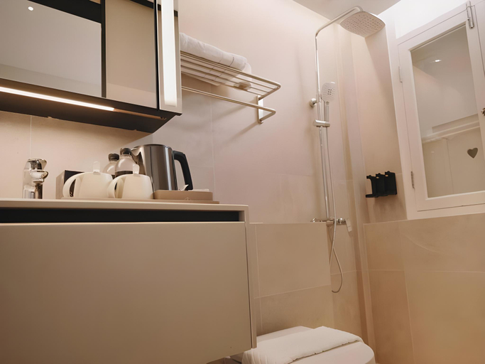 Bathroom 9