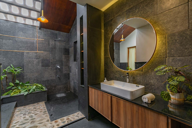 Bathroom 3, StayVista at Mountain Rain - Breakfast Included, Wayanad