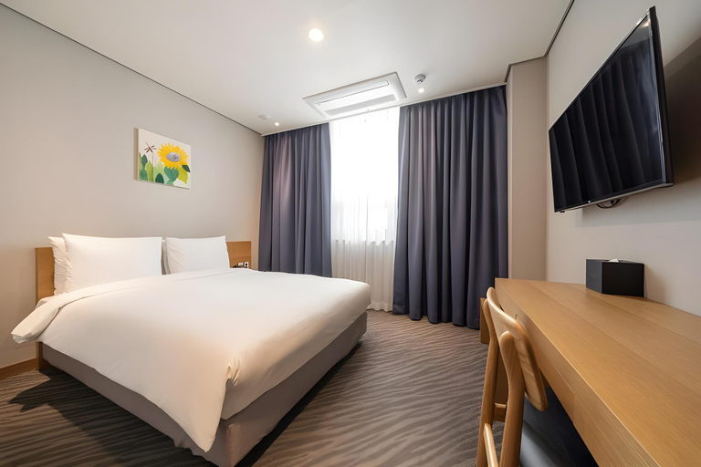 Bedroom 13