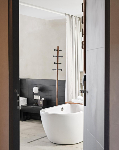 Bathroom 13
