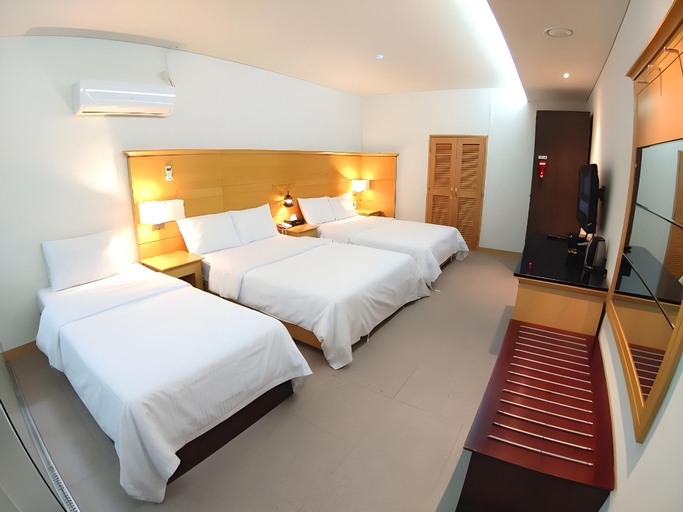 Bedroom 3, Incheon Airporthotel Airstay, Jung