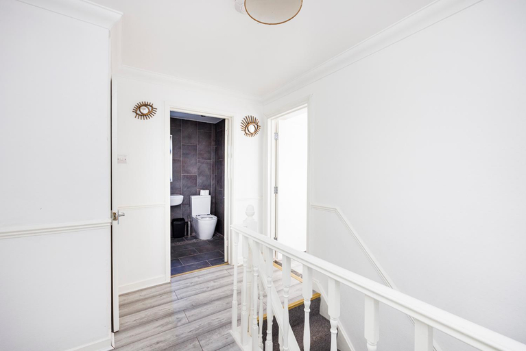 Bathroom 3, 6 Bedroom Larger group House with Parking Corringham Stanford Le Hope, Thurrock