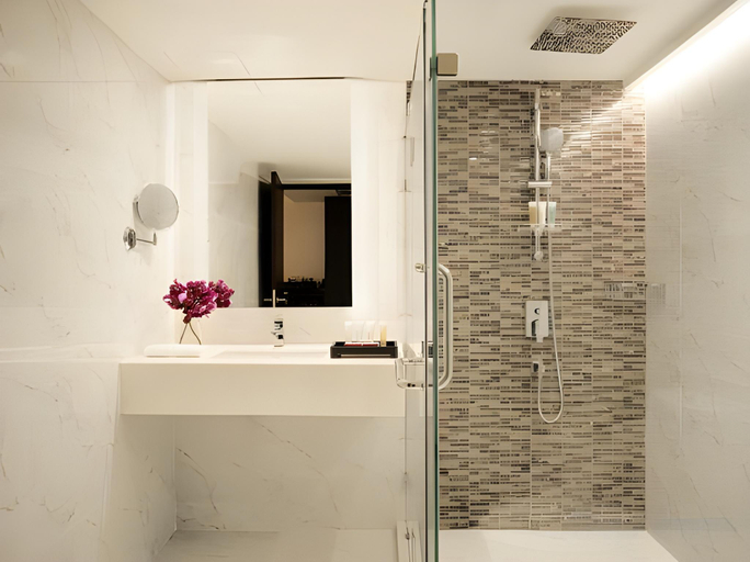 Bathroom 10