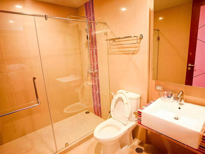 Bathroom 4, Heaven@4, Khlong Toey