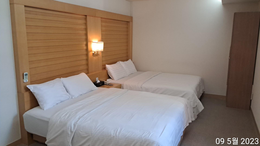 Bedroom 2, Incheon Airport Hotel Airstay, Jung
