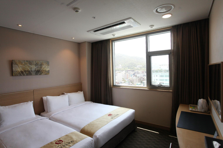 Bedroom 2, Hotel Skypark Dongdaemun I, Jung