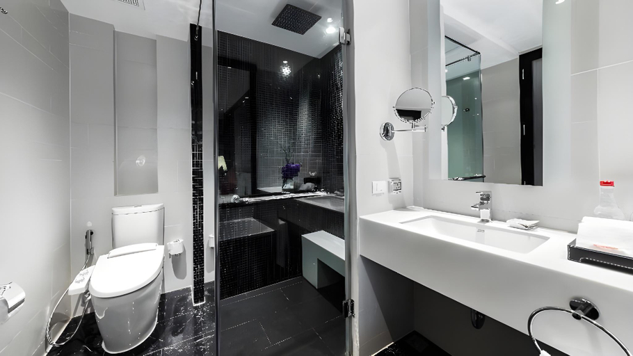 Bathroom 13