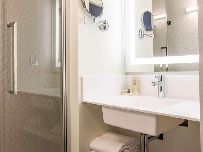 Bathroom 4, Mercure Paris Gennevilliers, Hauts-de-Seine