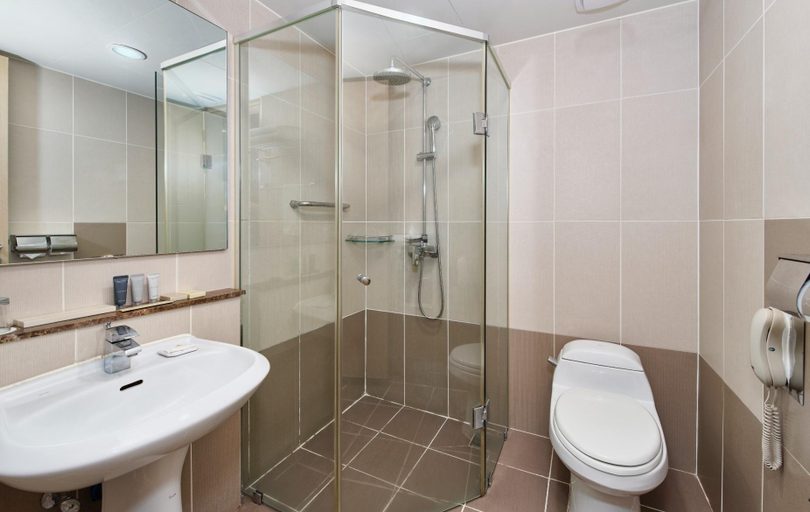 Bathroom 26