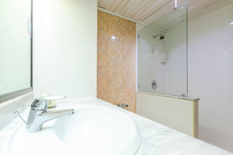 Bathroom 7