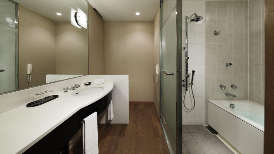 Bathroom 7