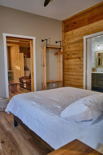 Others 5, Serenity Barn, Iredell
