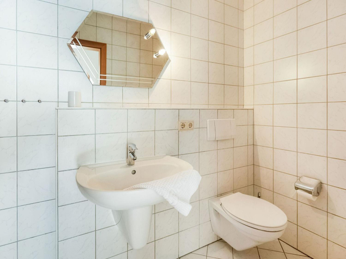 Bathroom 3, Ferienwohnung mit Bergaufenthalt in Schonau, Berchtesgadener Land