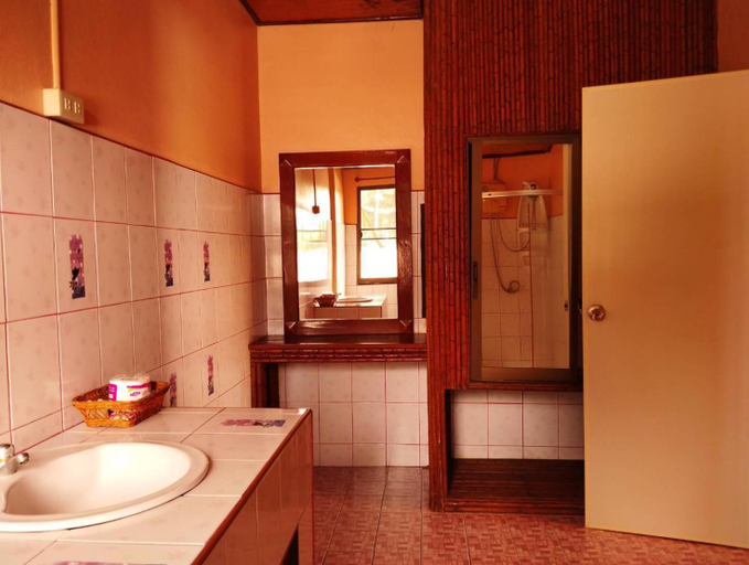 Bathroom 5, Ploy Inn Koh Chang, Koh Chang