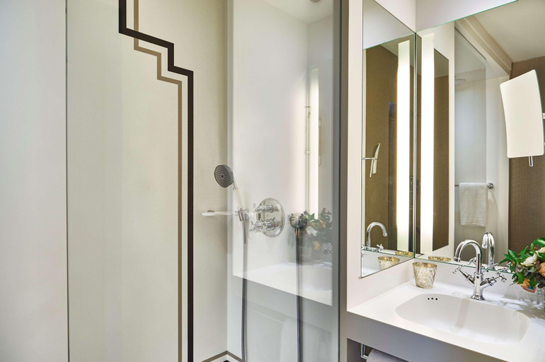 Bathroom 4, Best Western Premier Bordeaux Bayonne Etche Ona, Gironde