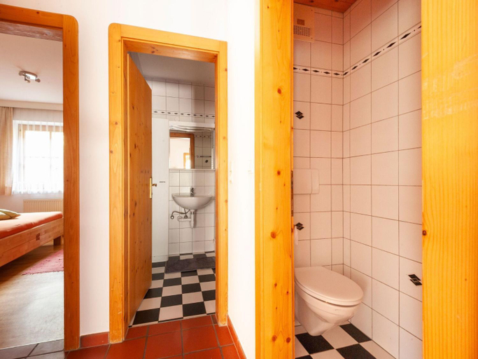 Bathroom 3, Apartment in Mayrhofen near Penkenbahn Cable Car, Schwaz