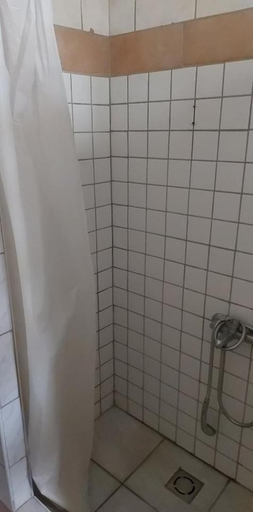 Bathroom 3, Kekturas-Tora Nyilo privat berlemeny, Tapolca