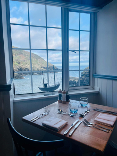 Food & Drinks, Cottages at the Lugger, Cornwall