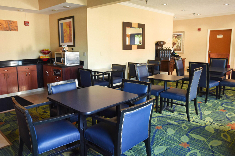 Public Area 2, AmericInn by Wyndham Topeka, Shawnee