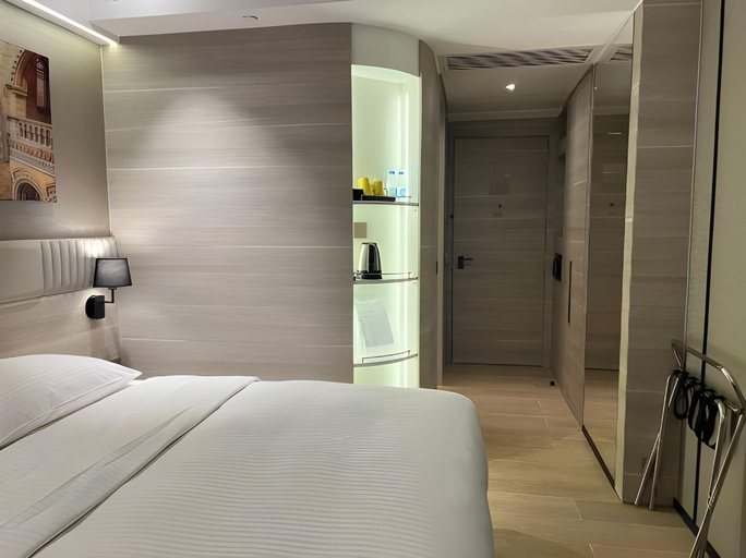 Bedroom 14