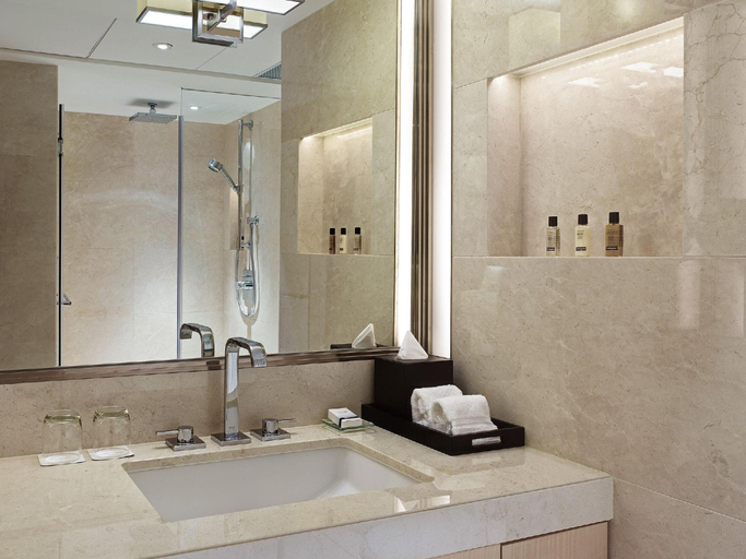 Bathroom 16