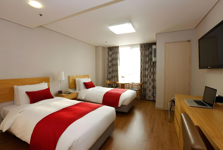 Bedroom 26