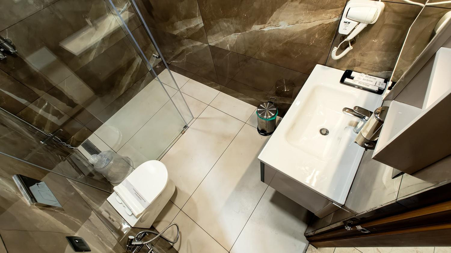 Bathroom 2, BINI Heritage, Thrissur