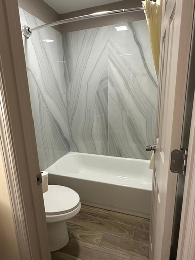 Bathroom 3, Express Inn Hartselle, Morgan